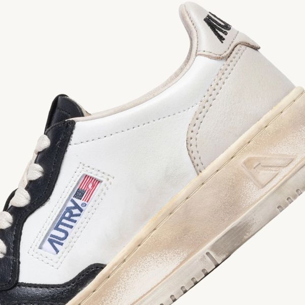 【極美品】AUTRY MEDALIST LOW SUPER VINTAGE 42 Autry Sneakers Medalist Low Super Vintage Aus Leder In Weiss
