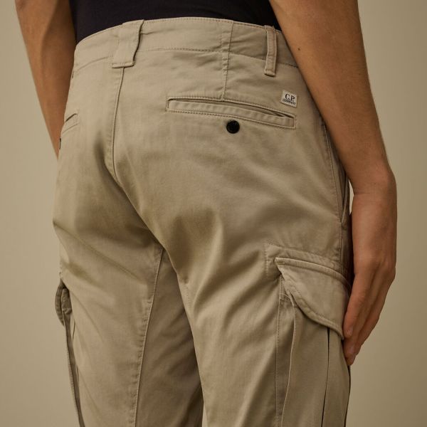 CP Company Stretch-Satin Ergonomic Lens Cargo-Hose Beige – Bild 5