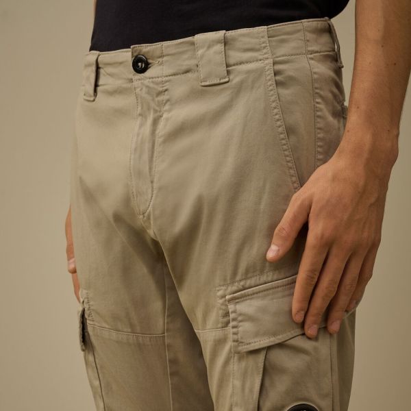 CP Company Stretch-Satin Ergonomic Lens Cargo-Hose Beige – Bild 4