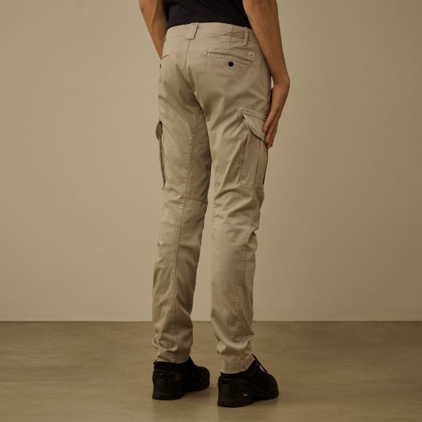 CP Company Stretch-Satin Ergonomic Lens Cargo-Hose Beige – Bild 3