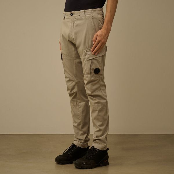 CP Company Stretch-Satin Ergonomic Lens Cargo-Hose Beige – Bild 2